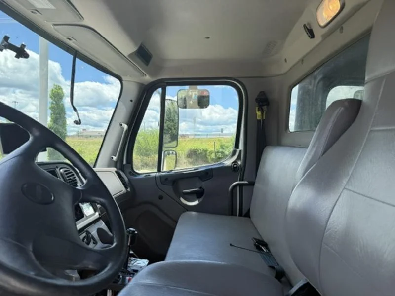 2020 Freightliner M2 106 in Walton, KY — photo 13