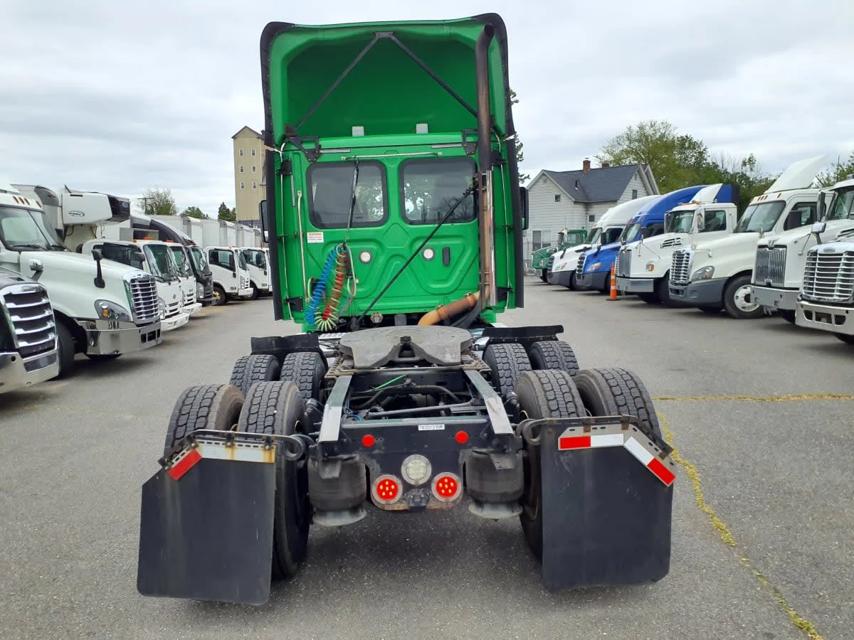 2019 Freightliner Cascadia - image 5