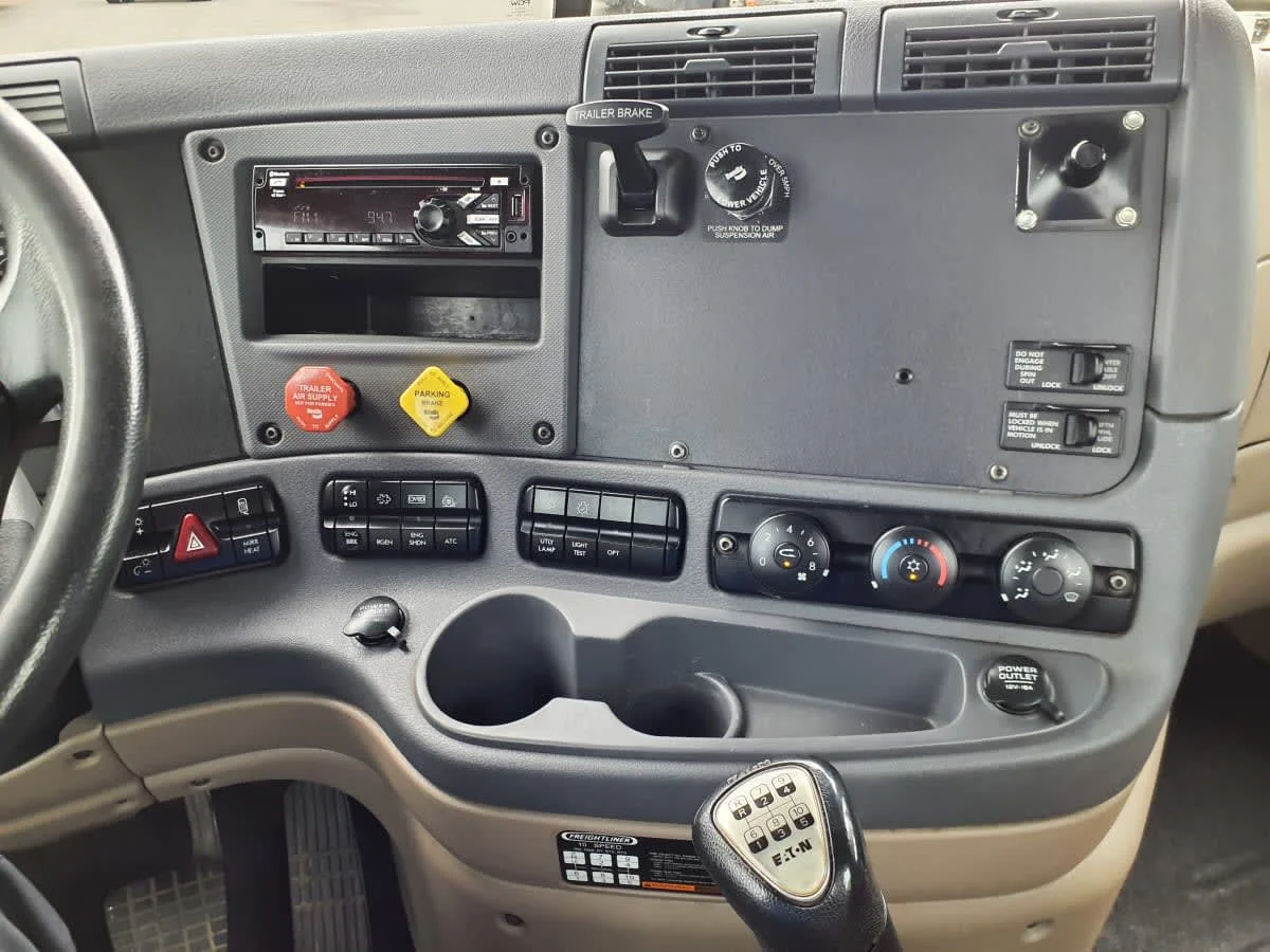 2019 Freightliner Cascadia - image 7
