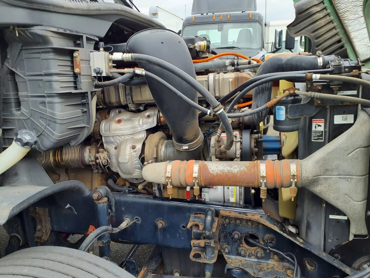 2019 Freightliner Cascadia - image 11