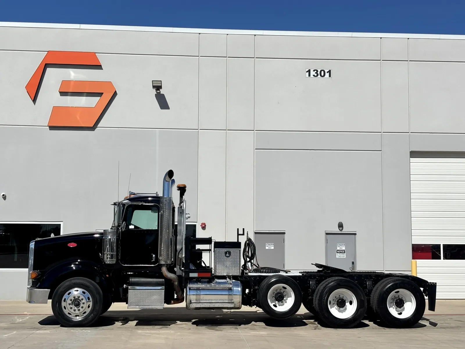 2010 Peterbilt 367 in Hutchins, TX — photo 4