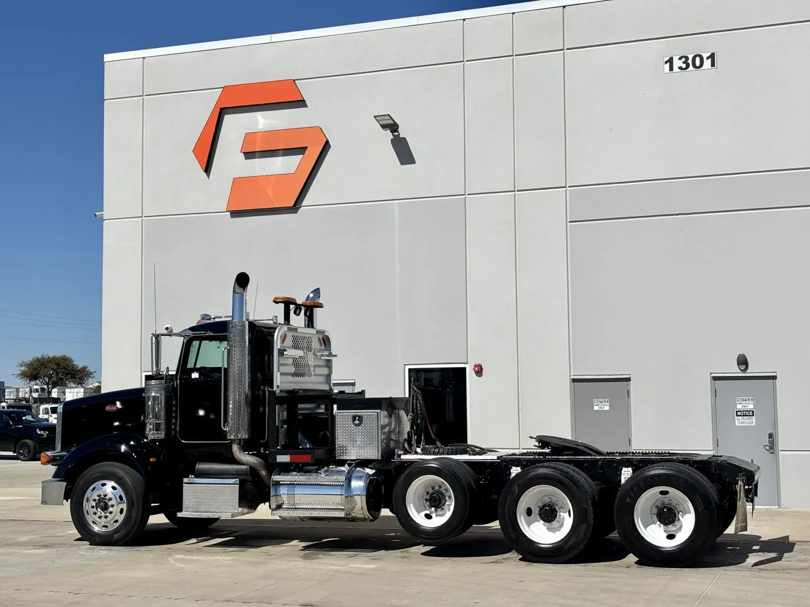 2010 Peterbilt 367 in Hutchins, TX — photo 6