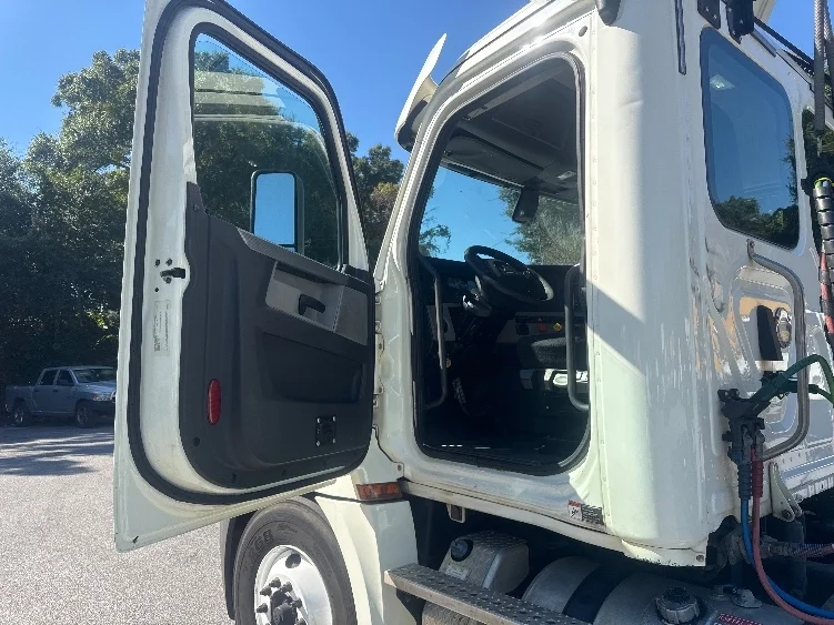 2019 Freightliner in Pensacola, FL — photo 9