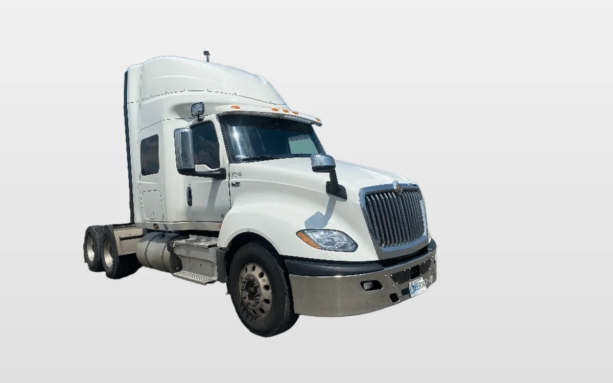 2021 International LT - image 1