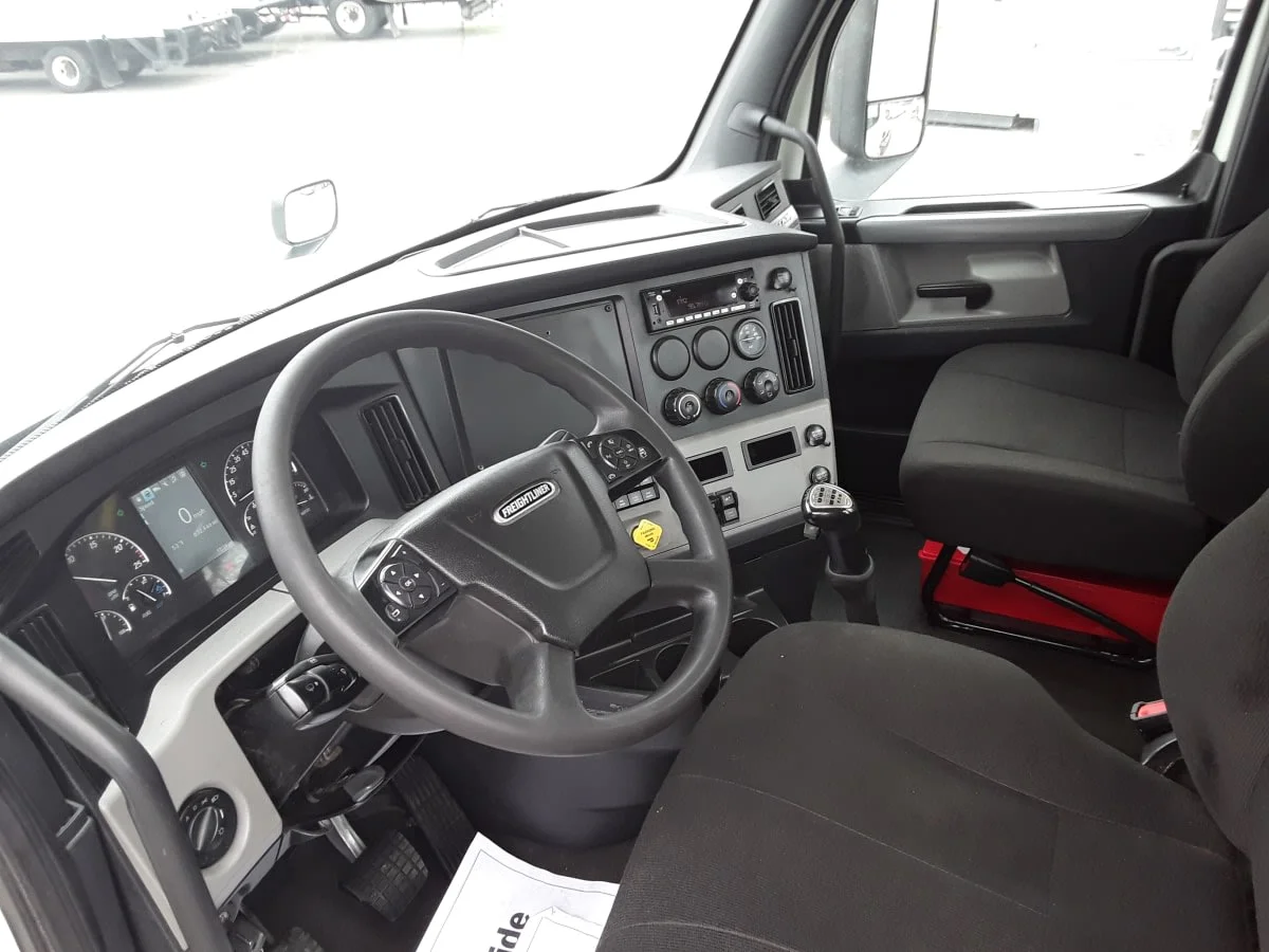 2021 Freightliner Cascadia - image 7
