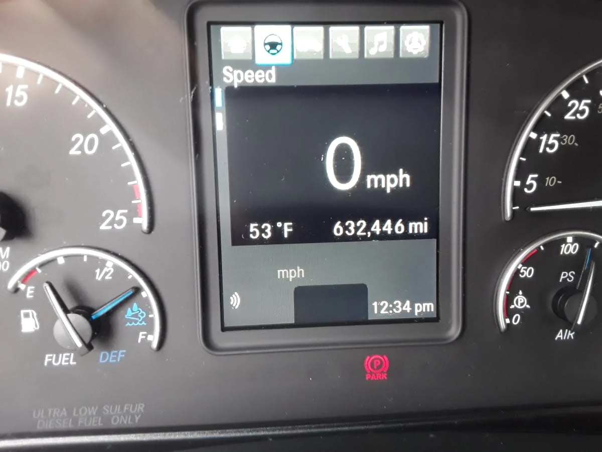 2021 Freightliner Cascadia - image 9