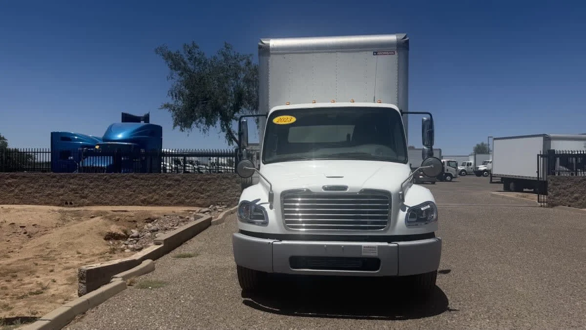 2023 Freightliner M2 106 in Phoenix, AZ — photo 2