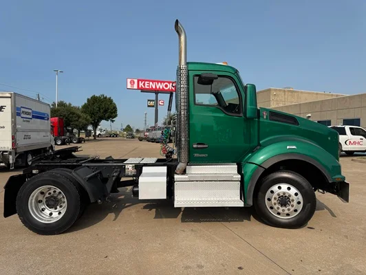 2022 Kenworth T880 in Dallas, TX — photo 9