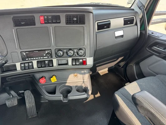 2022 Kenworth T880 in Dallas, TX — photo 23