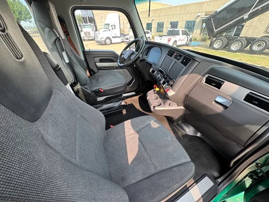 2022 Kenworth T880 in Dallas, TX — photo 25