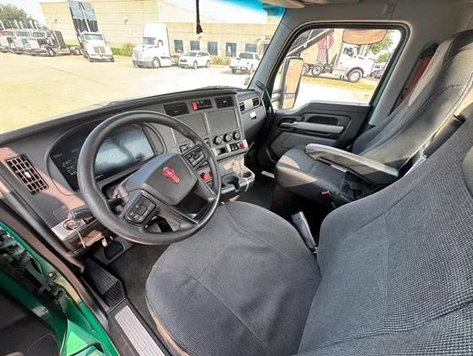 2022 Kenworth T880 in Dallas, TX — photo 28