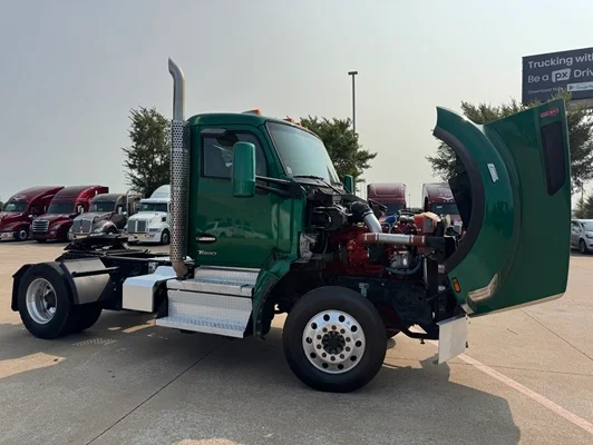2022 Kenworth T880 in Dallas, TX — photo 16