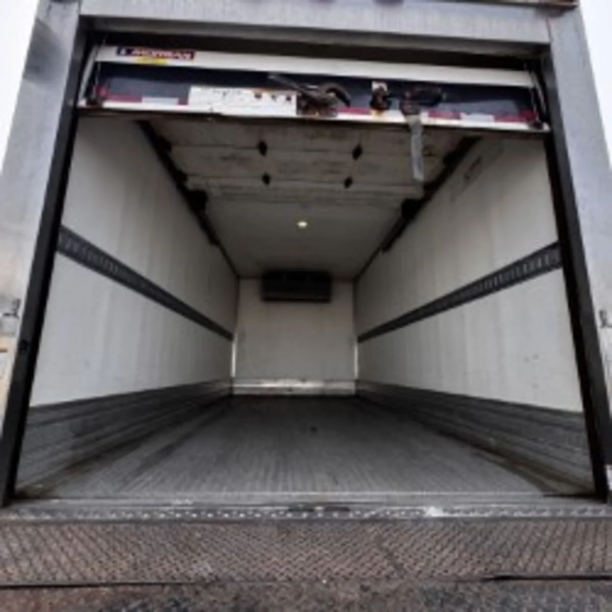 2018 Isuzu NPR - image 9