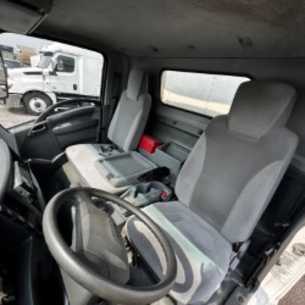 2018 Isuzu NPR - image 8