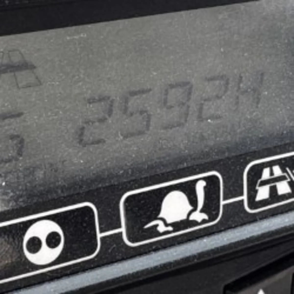 2018 Isuzu NPR - image 12