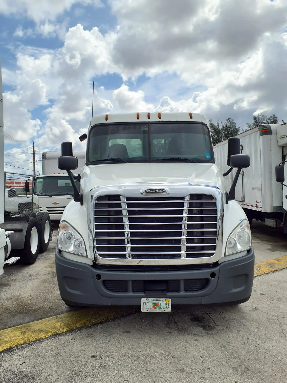 2020 Freightliner Cascadia in Miami, FL — photo 2