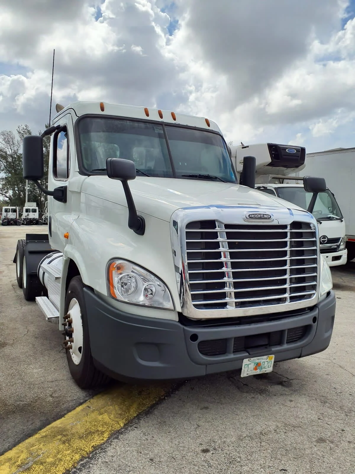 2020 Freightliner Cascadia in Miami, FL — photo 3