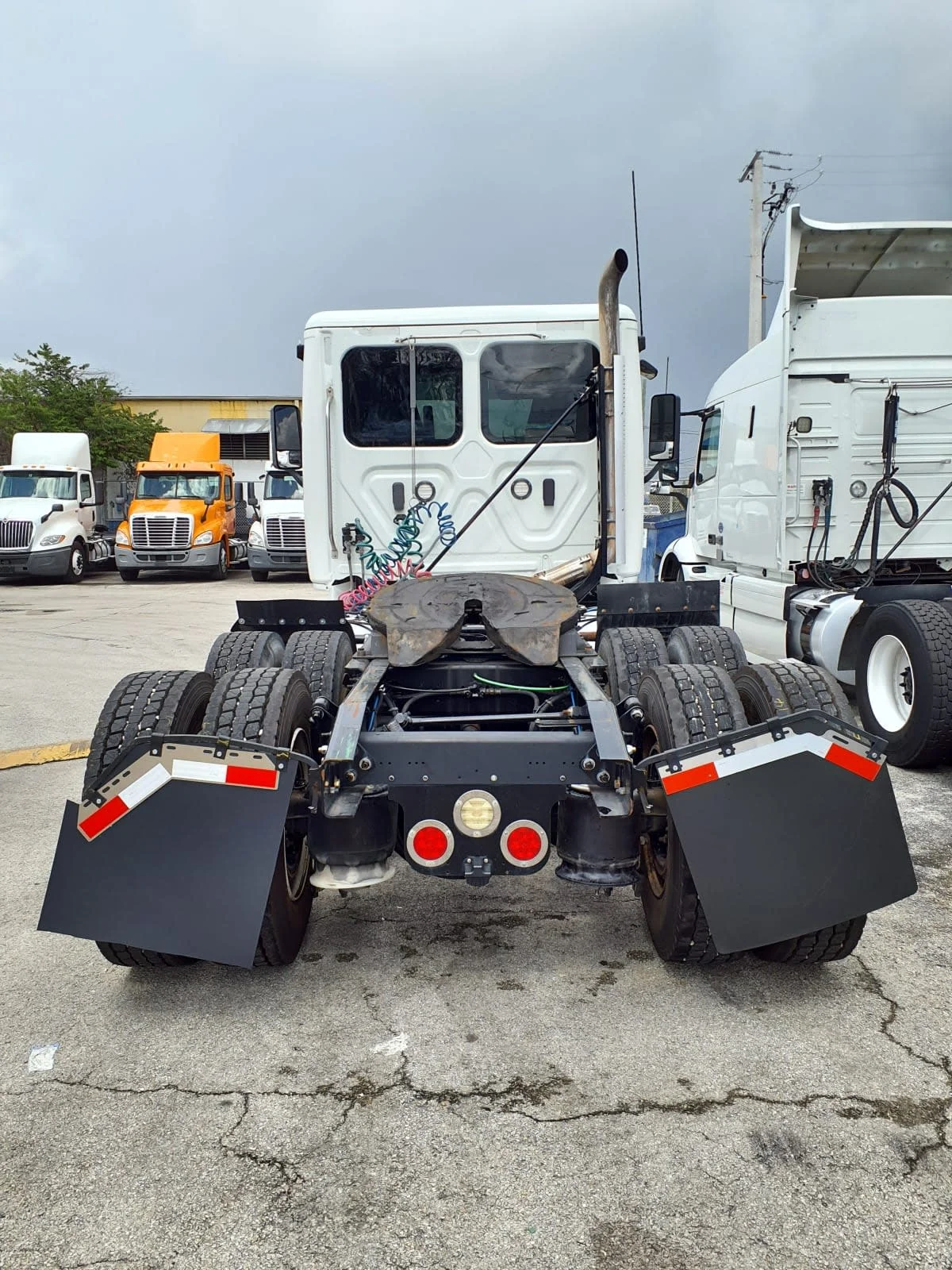 2020 Freightliner Cascadia in Miami, FL — photo 5