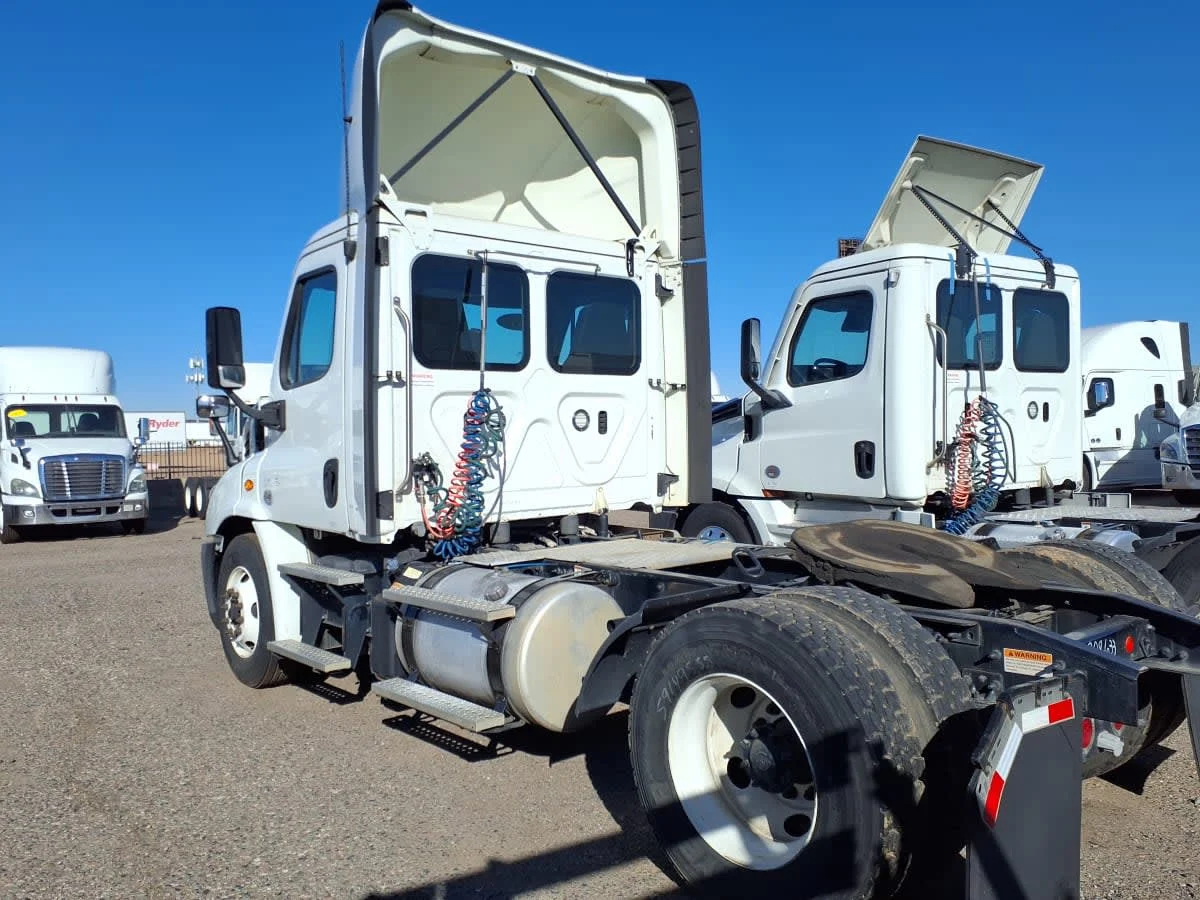 2019 Freightliner Cascadia in Phoenix, AZ — photo 6