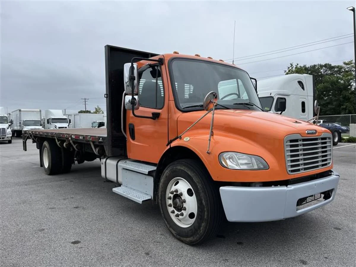 2019 Freightliner M2 106 - image 3