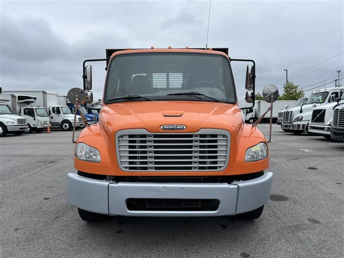2019 Freightliner M2 106 - image 2