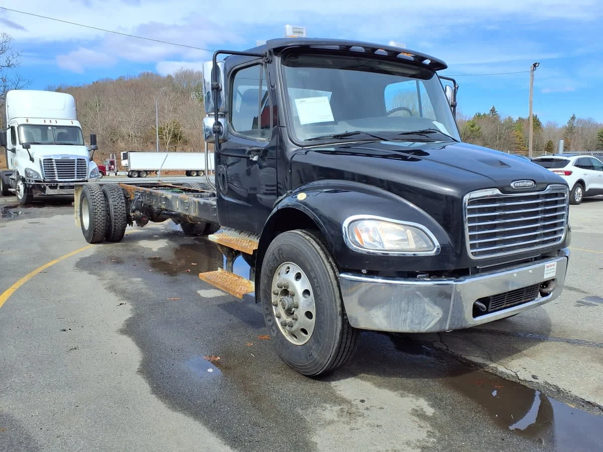 2019 Freightliner M2 106 in Salisbury, MA — photo 3