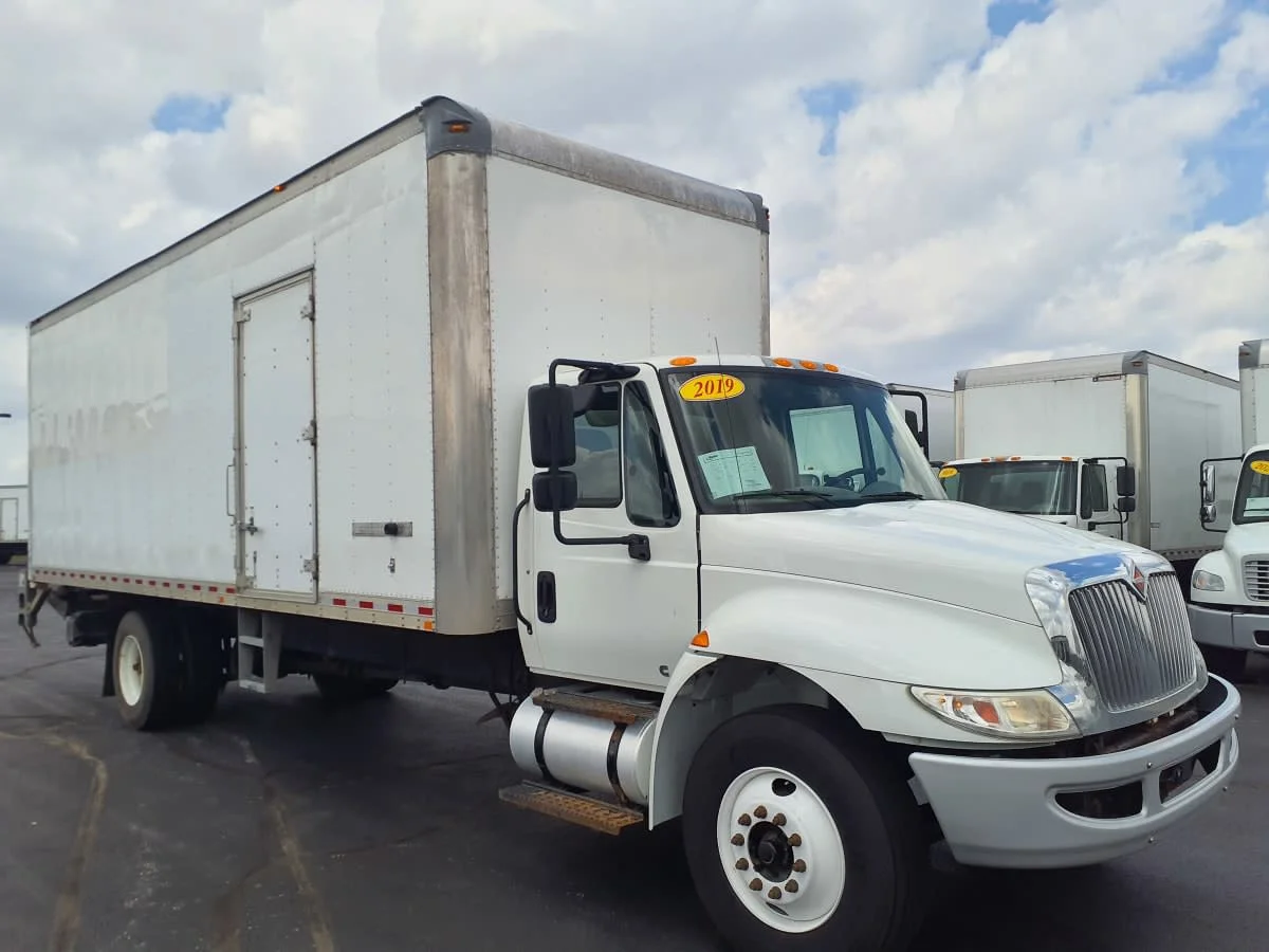 2019 International 4300 in Altoona, IA — photo 3