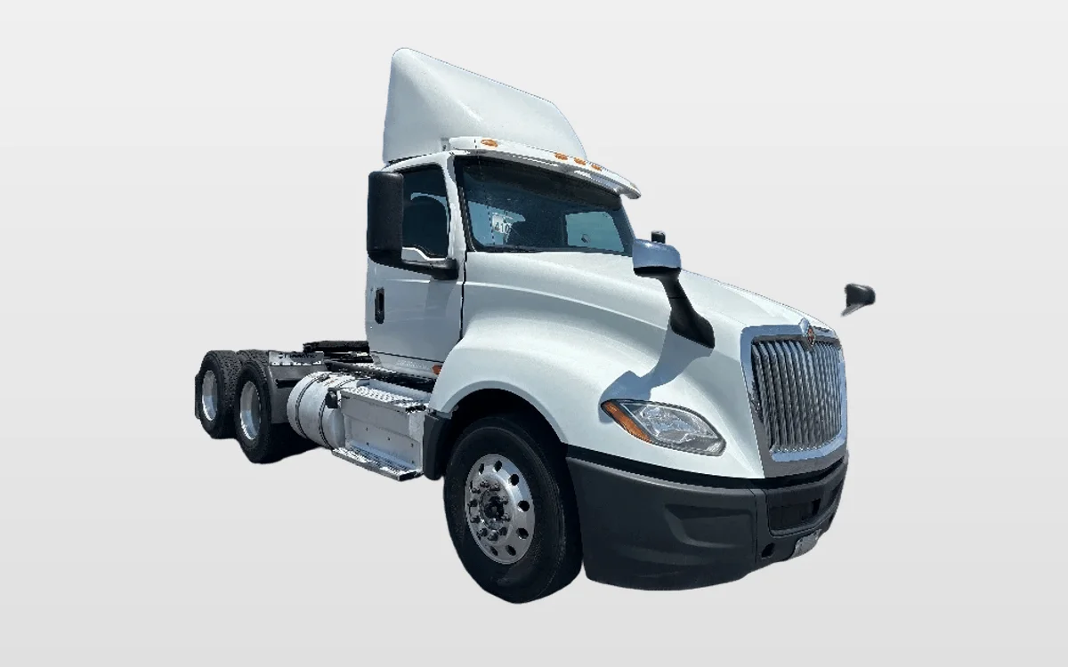 2019 International LT - image 1