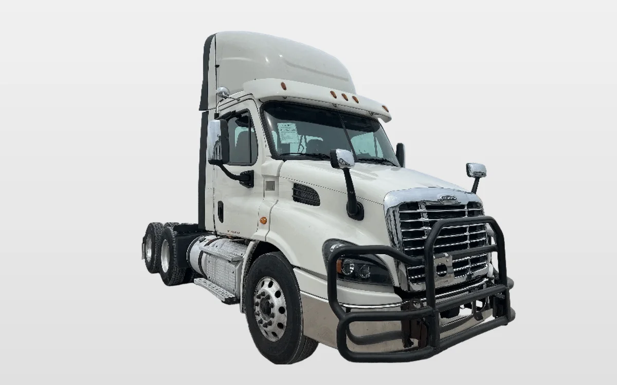 2018 Freightliner Cascadia - image 1