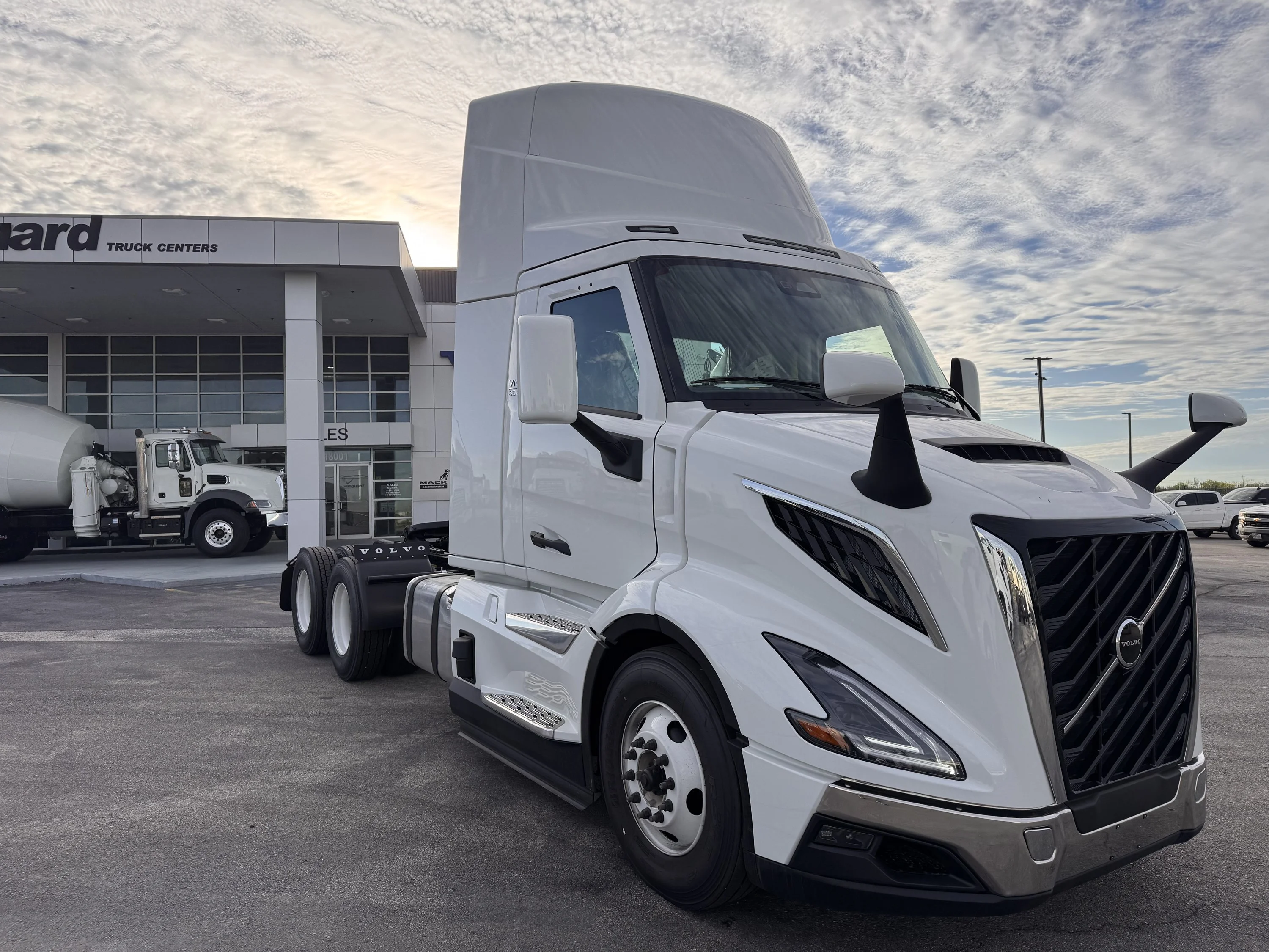 2027 Volvo VNR 640 in Austin, TX — photo 7