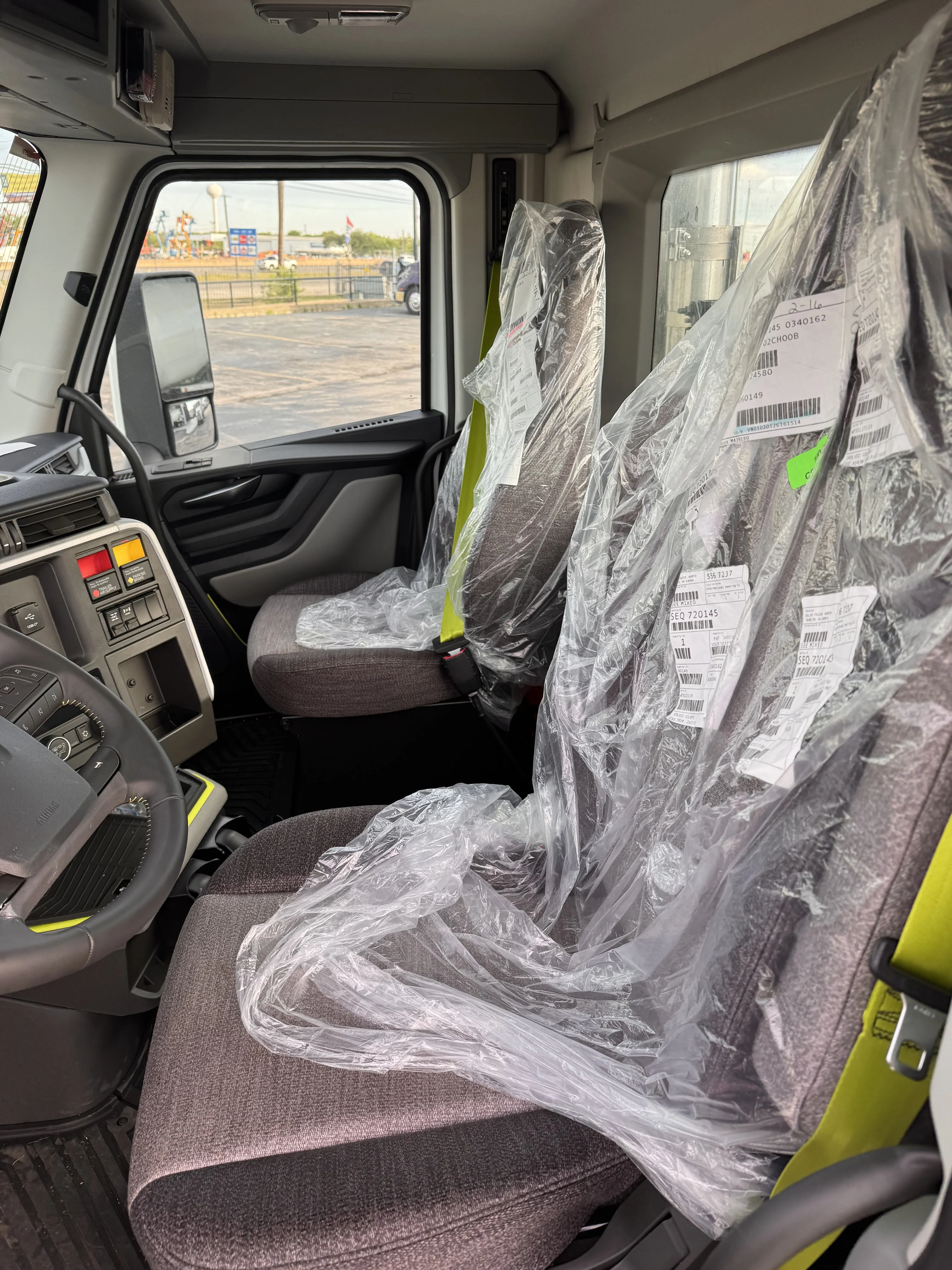 2027 Volvo VNR 640 in Austin, TX — photo 9