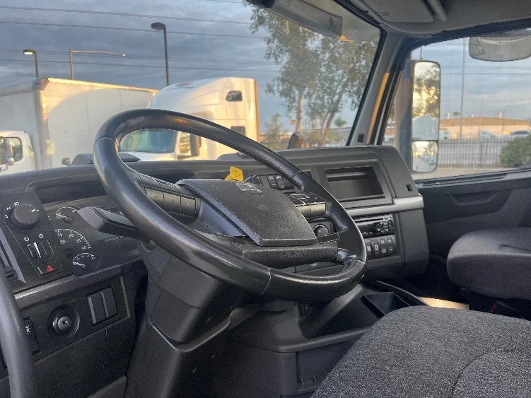 2021 Volvo VNR 640 in Fontana, CA — photo 10