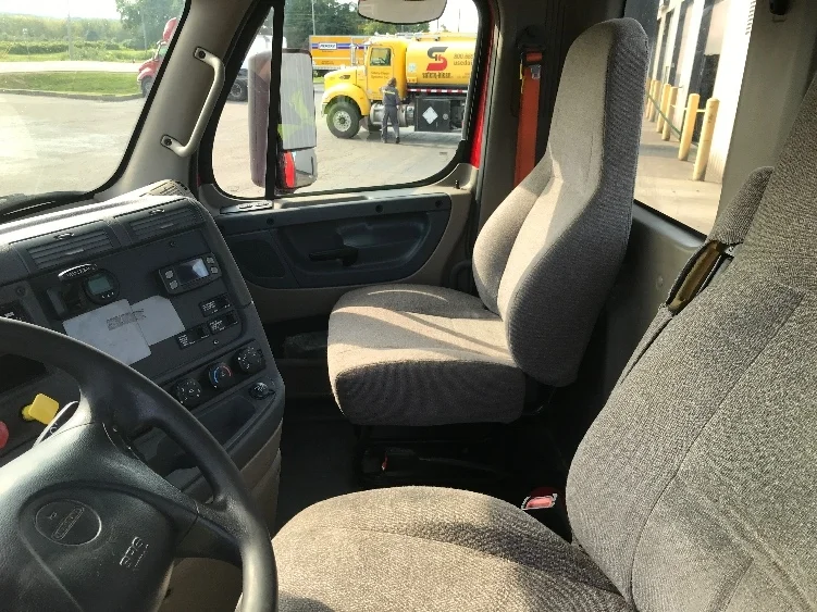 2018 Freightliner Cascadia - image 10