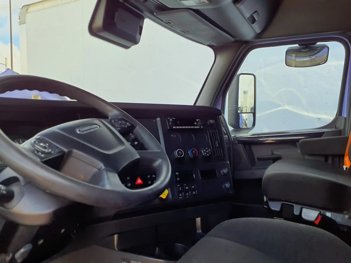 2023 Freightliner Cascadia - image 7