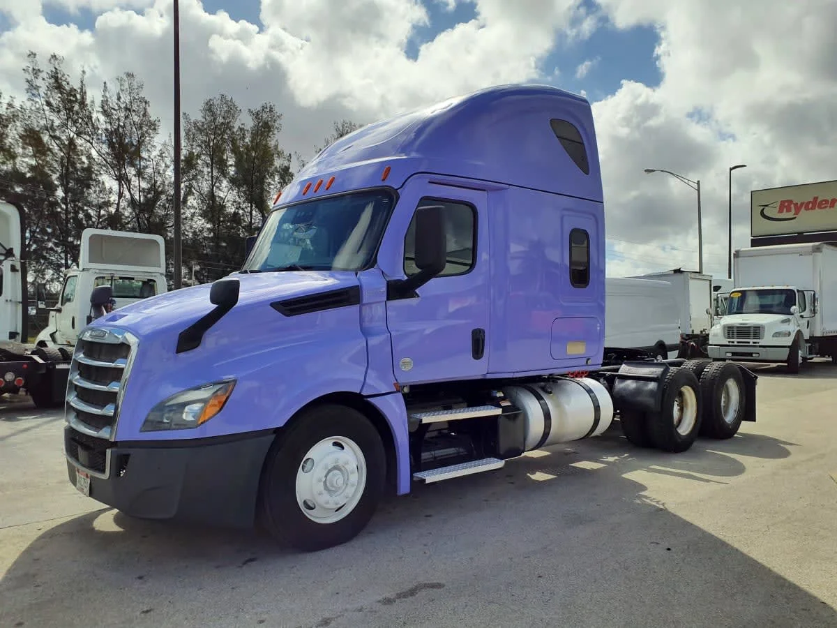 2023 Freightliner Cascadia in Miami, FL