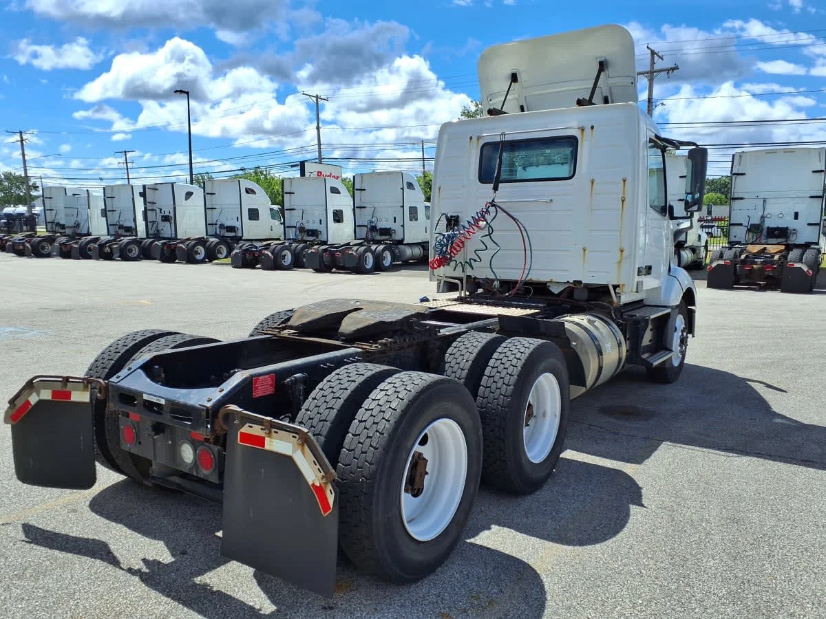 2019 Volvo VNL 860 in Cleveland, OH — photo 4