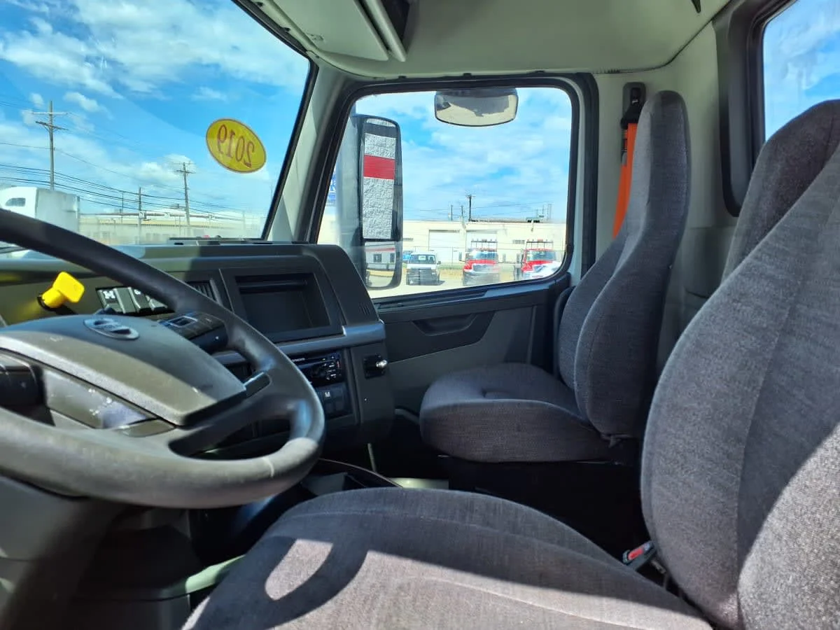 2019 Volvo VNL 860 in Cleveland, OH — photo 7