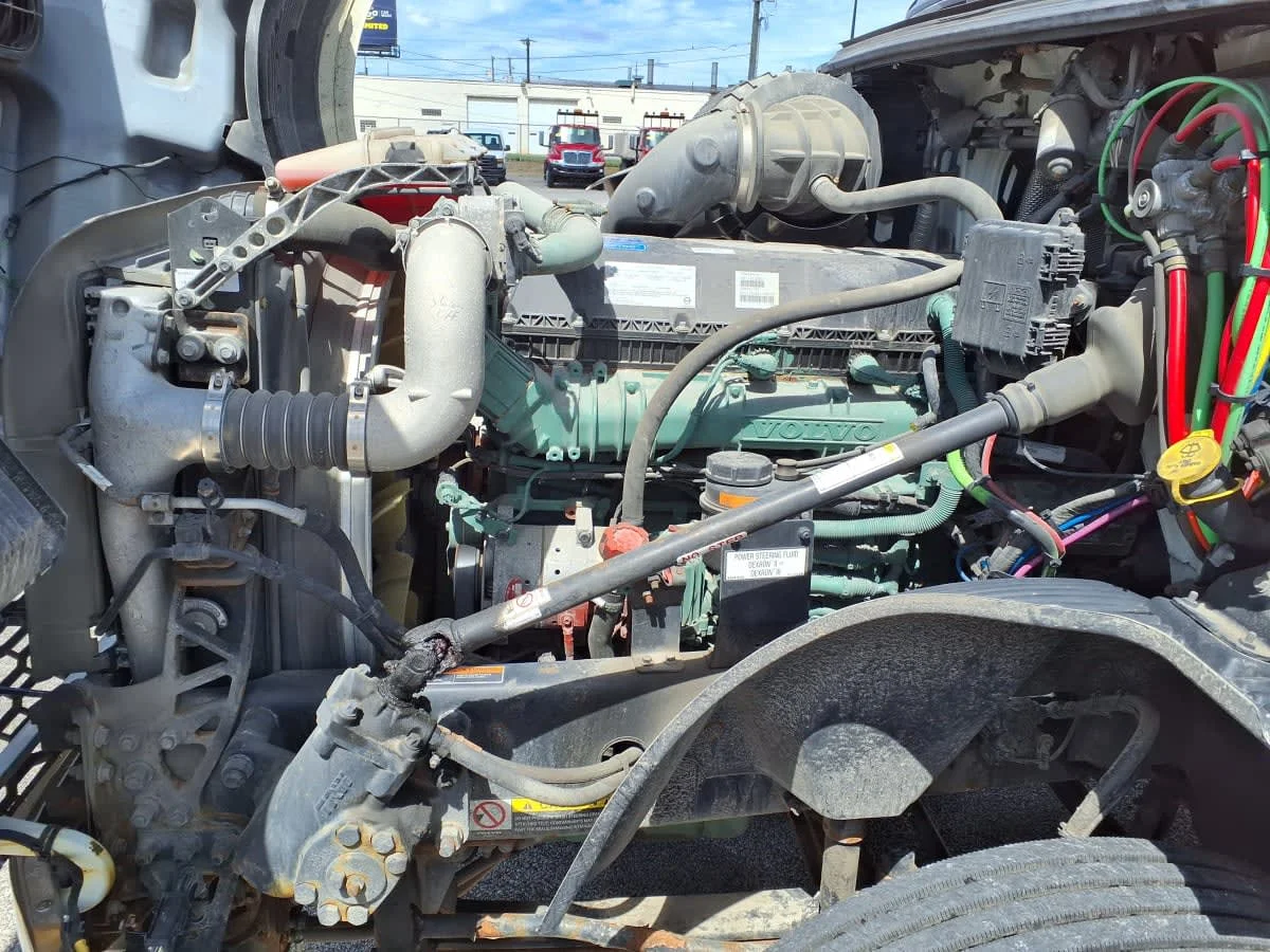 2019 Volvo VNL 860 in Cleveland, OH — photo 8