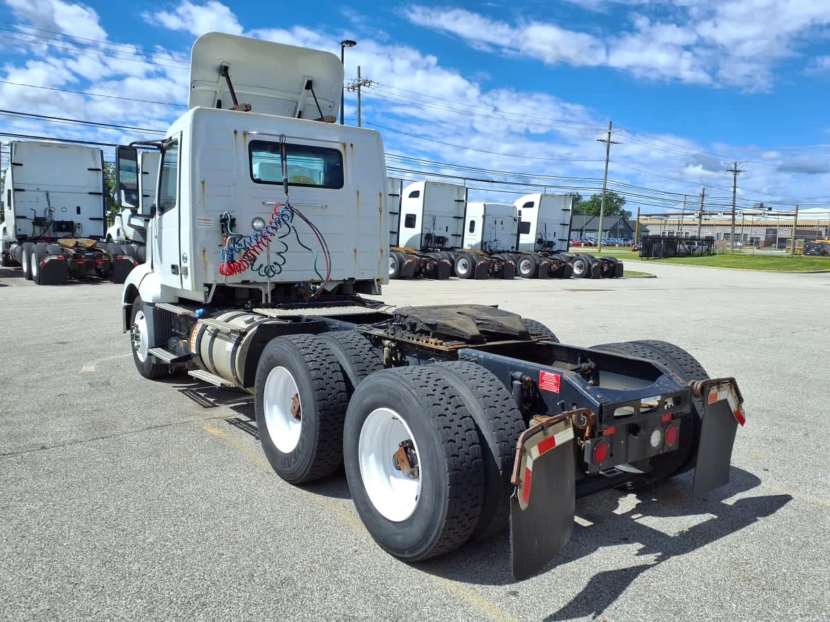 2019 Volvo VNL 860 in Cleveland, OH — photo 6