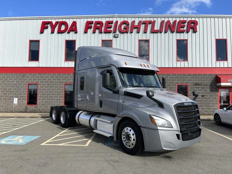 2022 Freightliner Cascadia in Pittsburgh, PA — photo 3
