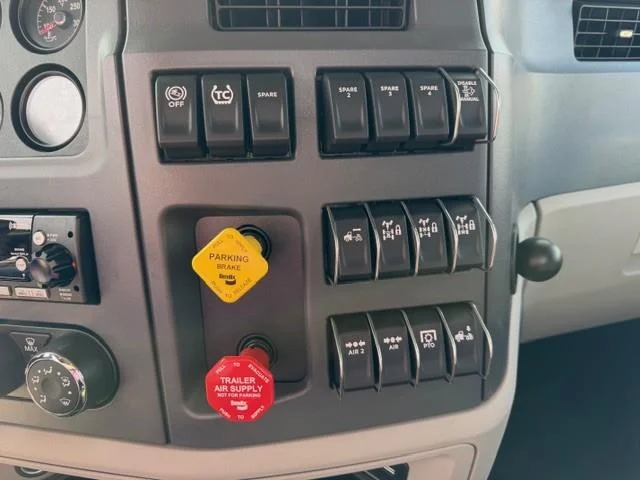 2027 Peterbilt 567 - image 37