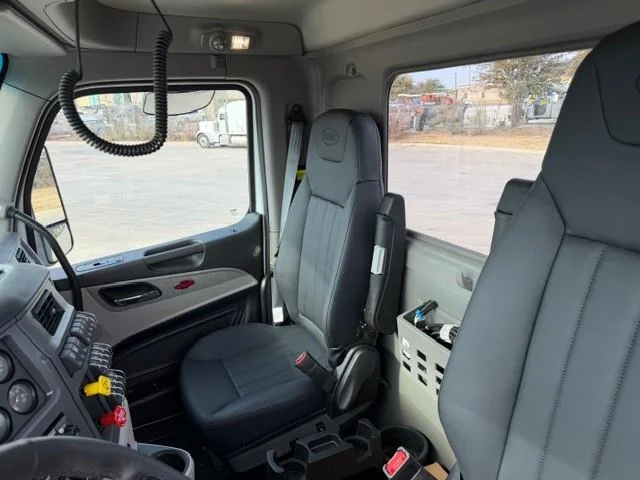 2027 Peterbilt 567 - image 31