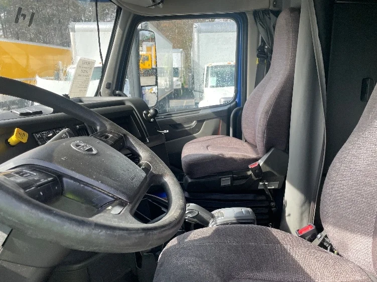 2020 Volvo VNL 760 - image 10