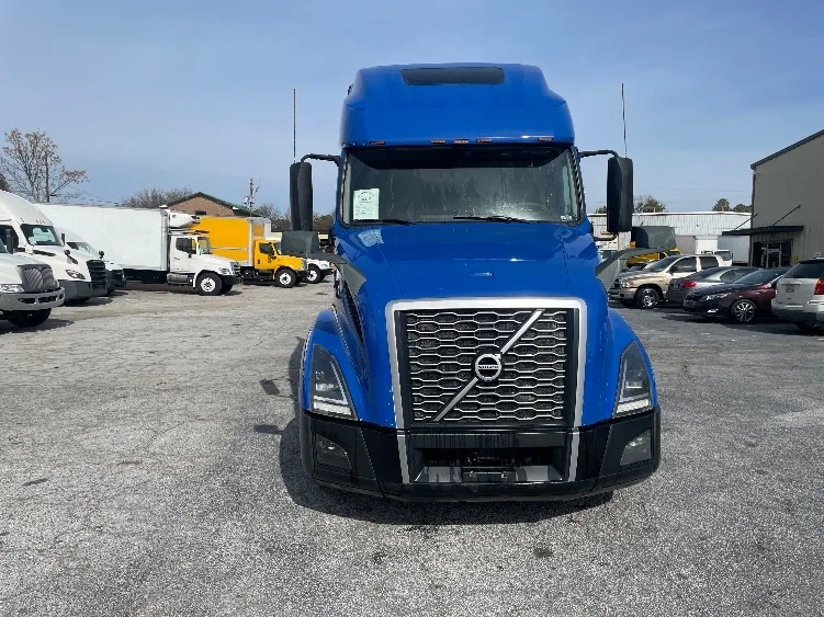2020 Volvo VNL 760 - image 2