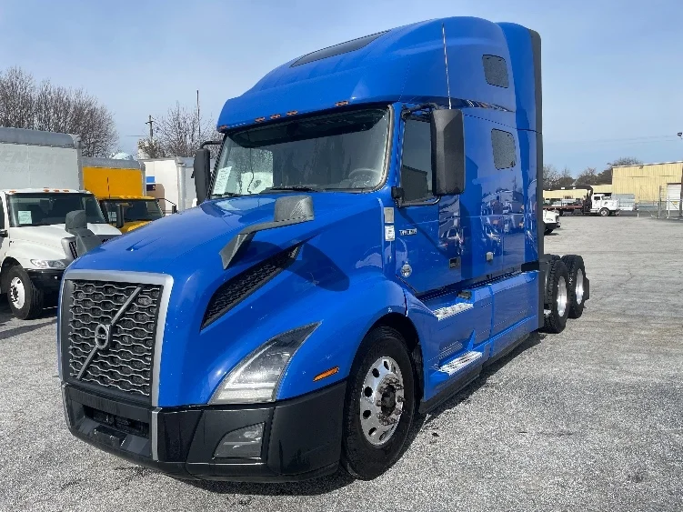 2020 Volvo VNL 760 - image 3