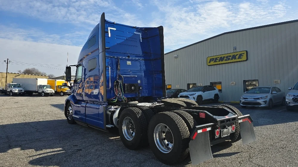 2020 Volvo VNL 760 - image 5