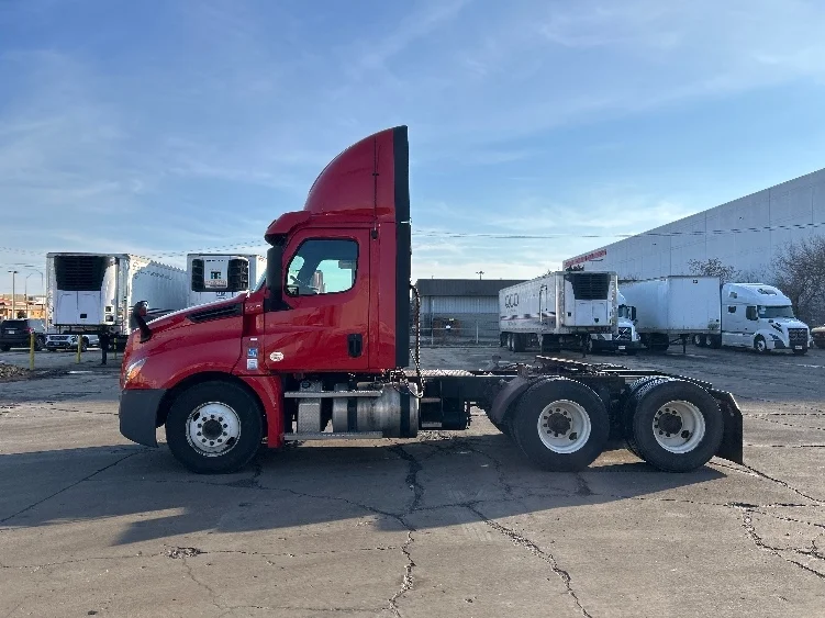 2020 Freightliner Cascadia - image 4