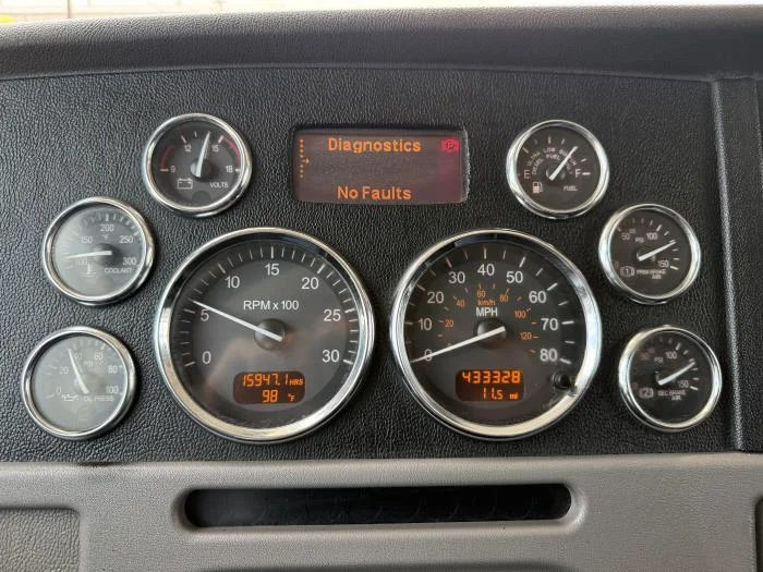 2022 Peterbilt 389 — photo 6