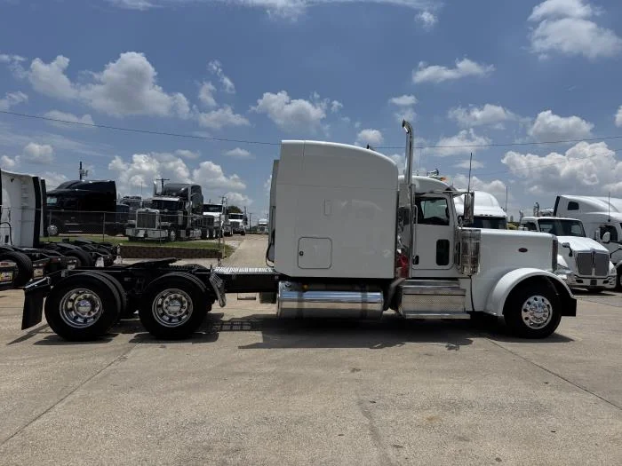 2022 Peterbilt 389 — photo 30