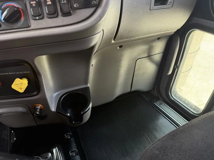 2022 Peterbilt 389 — photo 10
